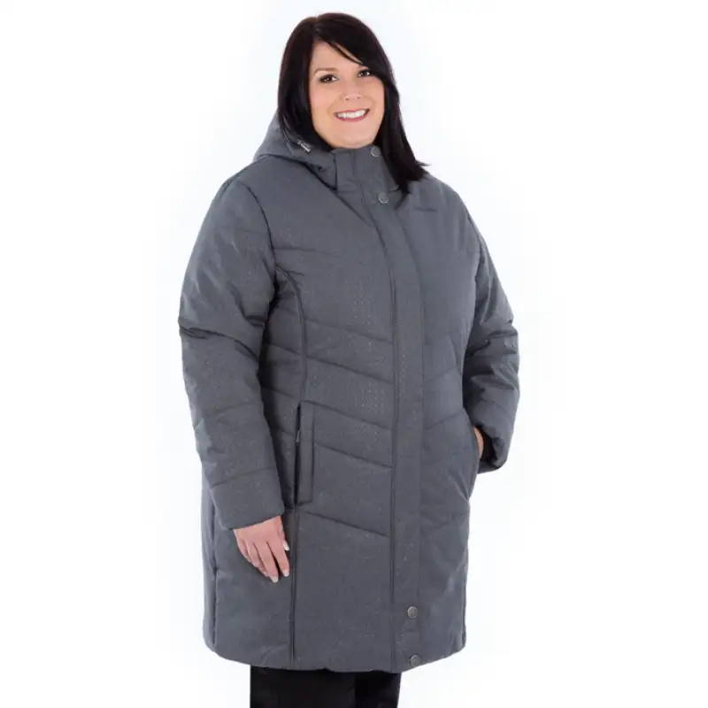 Notre modèle porte le manteau d'hiver grande taille, gris foncé, devant-44652O