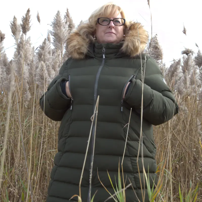 Our model is wearing the ELEMENT winter jacket plus size algae with her hands in the chest pockets-44758O