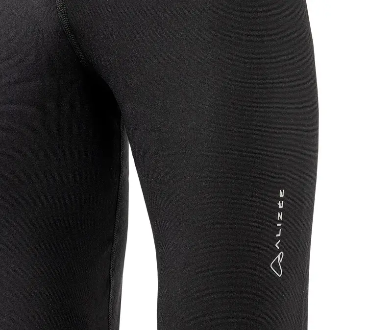 43280-Detail of Alizée logo on men's POWER STRETCH® base layer pants