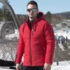 Notre modele porte le manteau d'hiver BASE pékin, vue devant