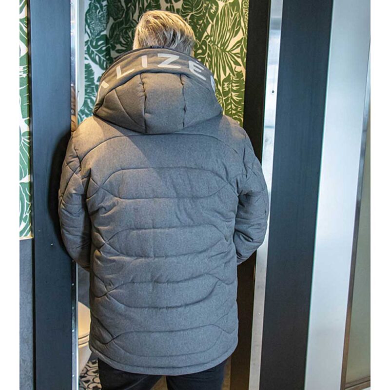 Our model wears the men's winter jacket NEIGHBORHOOD charcoal-black, back view-43711