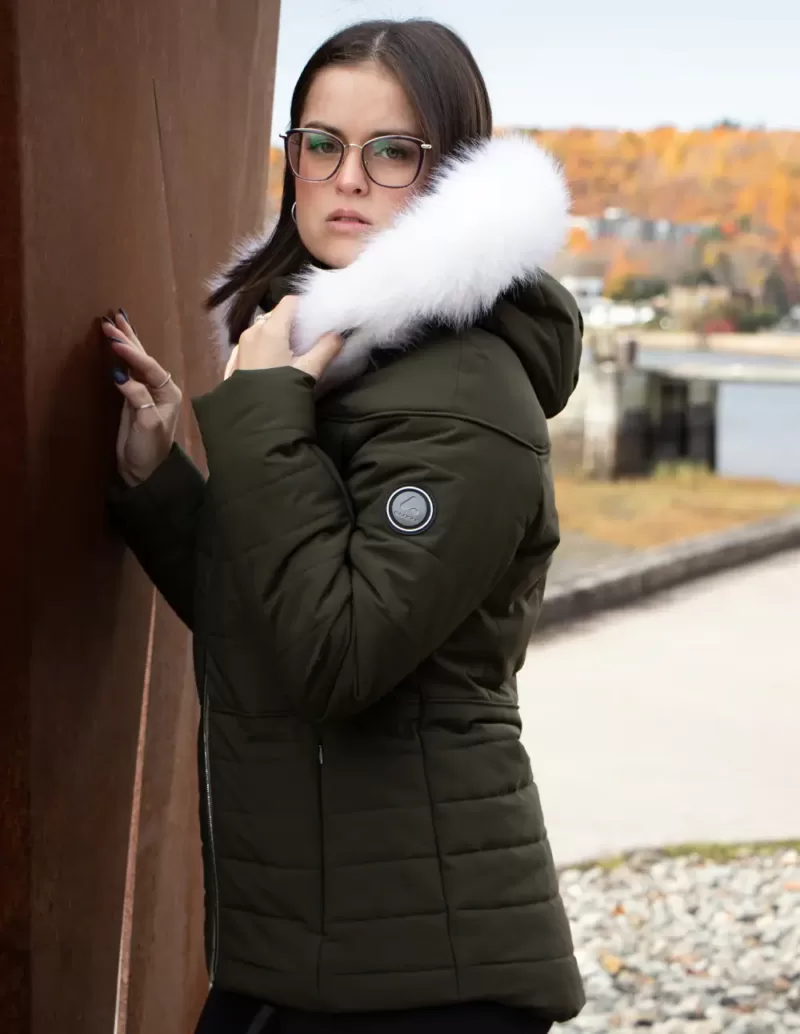 Our model is wearing the NEW LADY insulated winter jacket in algae color.